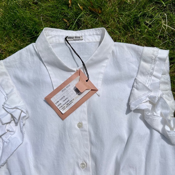 Crisp white Miu Miu sleeveless button-dow blouse, ruffled sleeves, new with tags - Picture 3 of 6